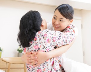 介助する看護師