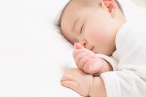 新生児と関わる看護師の仕事